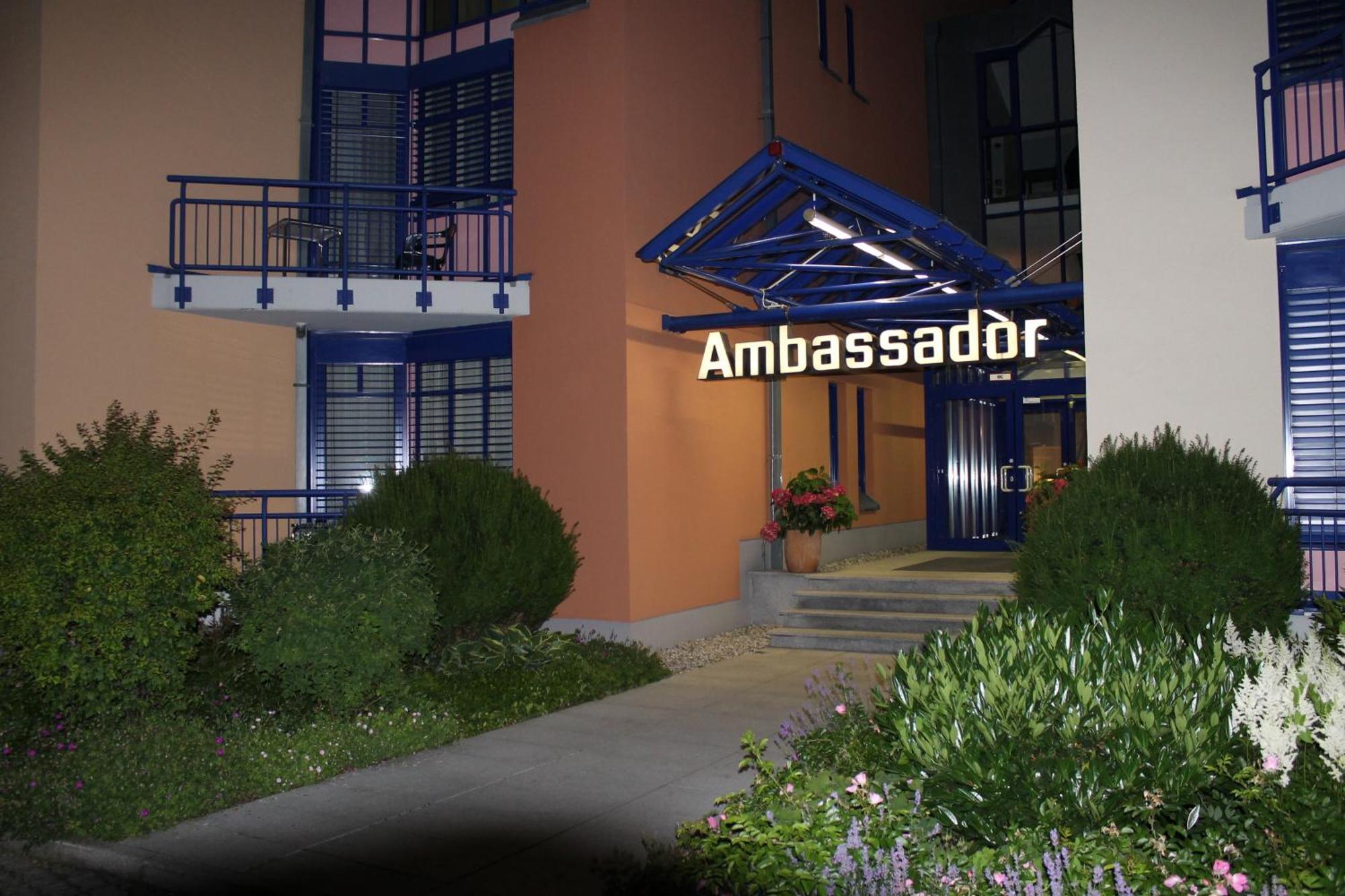Ambassador Hotel Грасбрунн Экстерьер фото